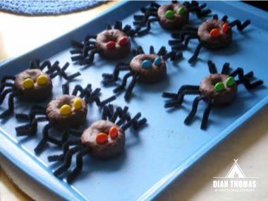 Serve these easy Halloween spider treats made of droughts at your next Halloween Party.