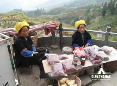 Chinese women selling their wears along the rice terraces.
